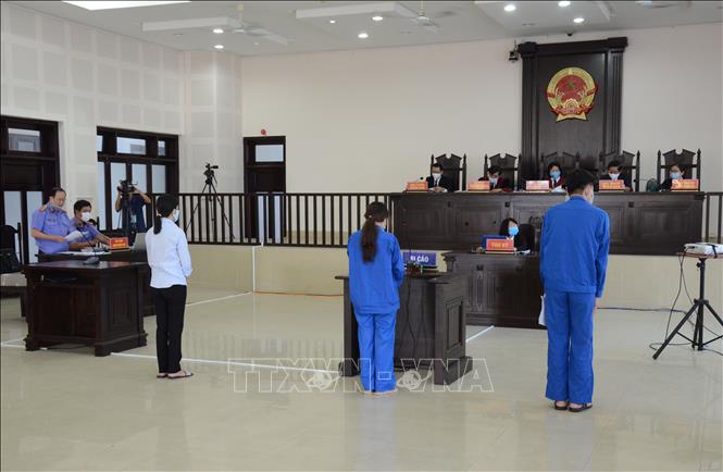 Án tù thích đáng cho các đối tượng tổ chức đưa người nhập cảnh trái phép vào Việt Nam  